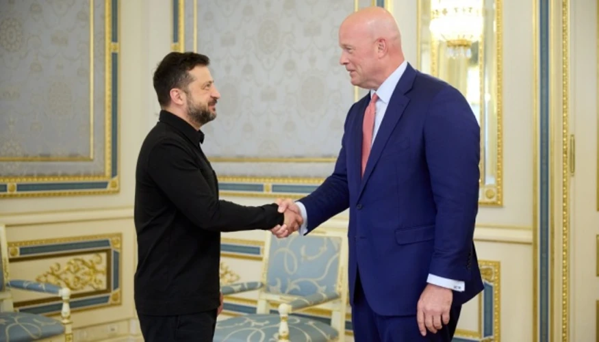 Зеленський під час зустрічі з послом США при НАТО Метью Вітакером і командувачем Спеціальної місії НАТО генерал-лейтенантом