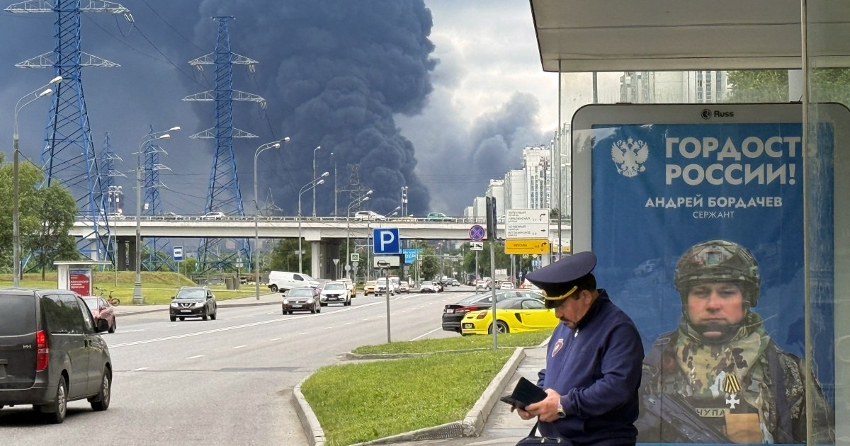 Пошкоджений нафтопереробний завод після атаки