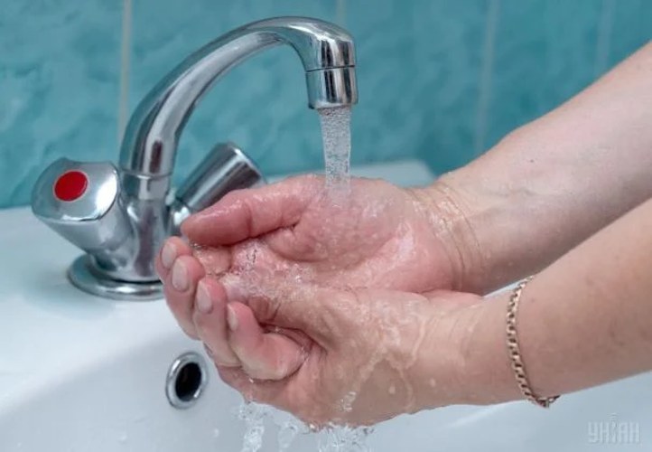 Інфографіка зі структурою нового тарифу на воду для Києва: частки витрат і порівняння попереднього 30,38 грн та нового 63,79