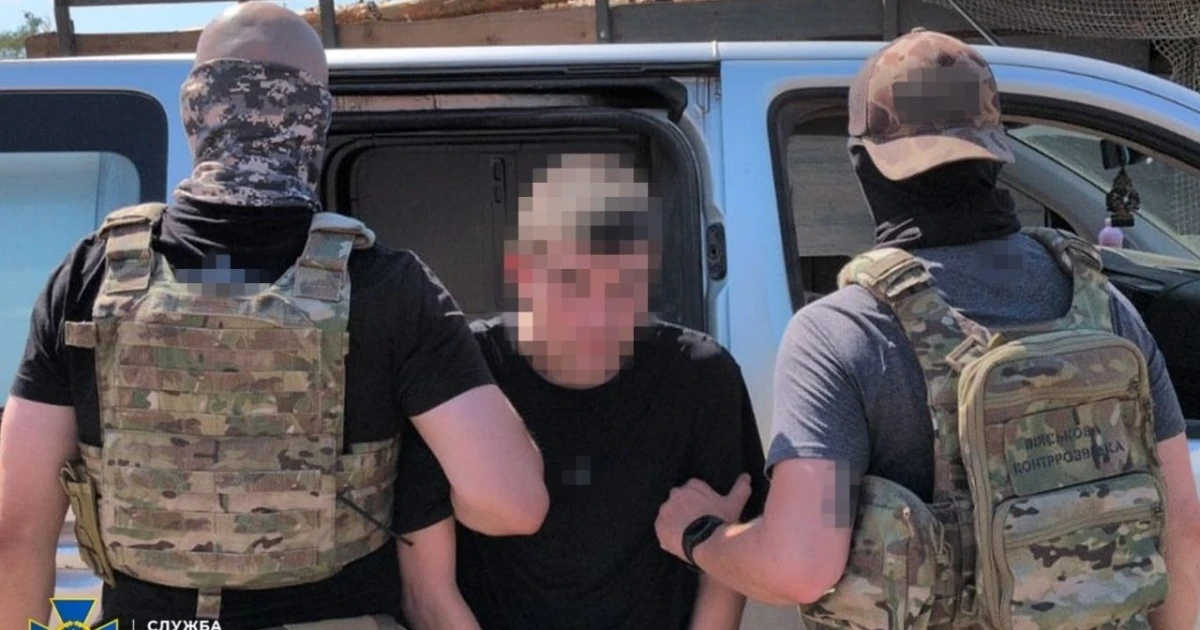Затриманий у Ізюмі переселенець з Луганщини, якого підозрюють у реєстрації 27 станцій Starlink для росіян (фото СБУ).