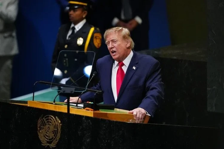 Дональд Трамп виступає на трибуні Генеральної асамблеї ООН у Нью-Йорку