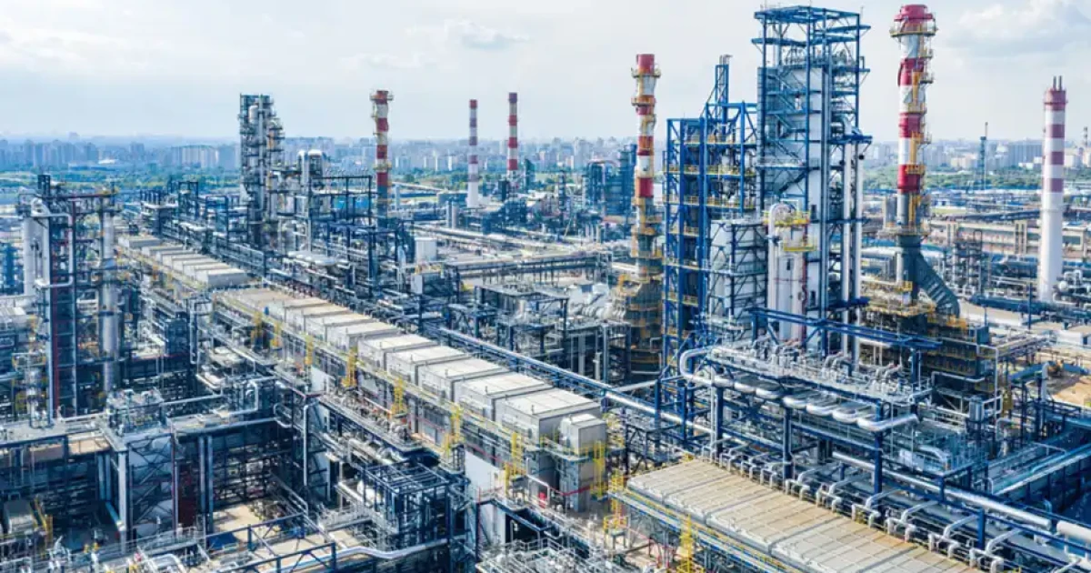 Установка первинної переробки нафти CDU-6 на Рязанському НПЗ після атаки дронів 15 жовтня 2026 року